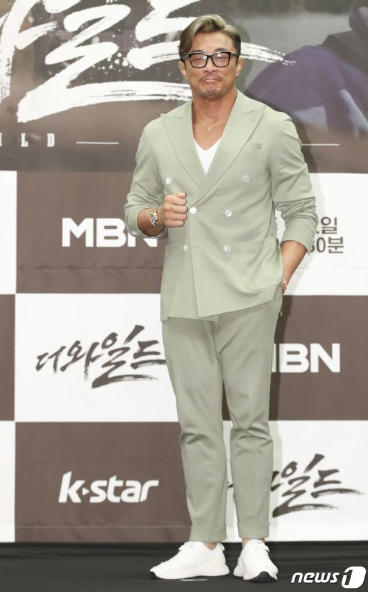 이종격투기 선수 추성훈이 3일 오전 서울 마포구 상암동 스탠포드호텔에서 열린 MBN 새 예능 프로그램 '더 와일드' 제작발표회에서 포즈를 취하고 있다. 2024.1.3/뉴스1 ⓒ News1 권현진 기자