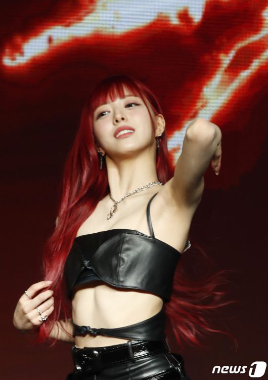 있지 유나가 8일 서울 영등포구 콘래드 호텔에서 가진 새 미니 앨범 '본 투 비(BORN TO BE)' 발매 기념 기자간담회에서 매력을 발산하고 있다. ⓒ News1 권현진 기자