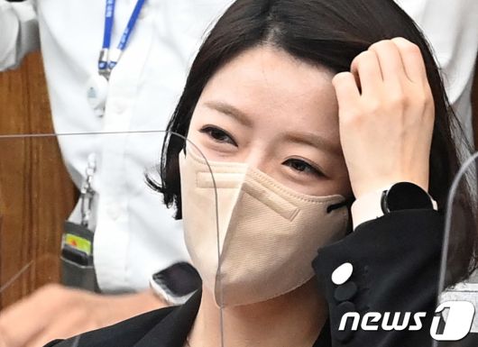 배 의원이 22년 7월 11일 오전 서울 여의도 국회에서 열린 초선의원모임에 참석해 대화하고 있는 모습. (뉴스1 DB) 2022.7.11/뉴스1