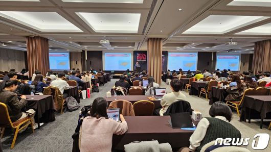 테레사 웰치 포썸 박사가 23일 서울 코엑스에서 열린 '2024 KSFM 콘퍼런스'에서 강의를 하고 있다. ⓒ 뉴스1 최서윤 기자