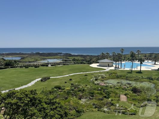 해비치 리조트 제주 객실에서 바라 본 표선면 바다 풍경. ⓒ 뉴스1 김형준 기자