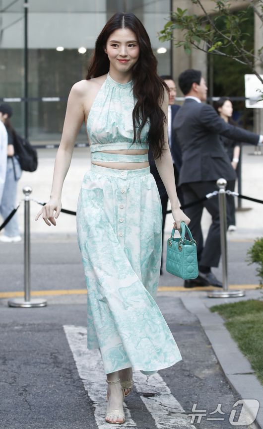 배우 한소희가 29일 서울 성동구 디올에서 열린 포토행사에 참석하고 있다. ⓒ News1 권현진 기자