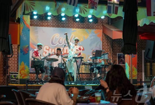 에버랜드 '썸머 피치 나이트' 라이브 공연이 진행되고 있다.(삼성물산 리조트 부문 제공)