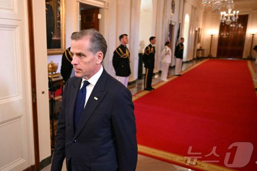 조 바이든 미국 대통령의 아들 헌터가 3일 (현지시간) 워싱턴 백악관에서 열린 남북 전쟁 당시 참전 군인 후손의 명예 훈장 시상식으로 가고 있다. 2024.07.04 ⓒ AFP=뉴스1 ⓒ News1 우동명 기자