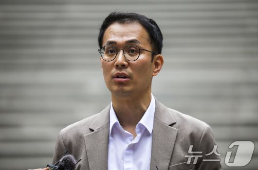 신정권 판매업체 비상대책위원회 대표가 13일 서울 서초구 서울회생법원에서 서울회생법원에서 열린 티몬·위메프 회생절차 협의회를 마친 뒤 취재진의 질문에 답하고 있다. (공동취재)2024.8.13/뉴스1 ⓒ News1 박세연 기자