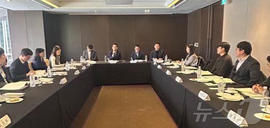 외교부는 28일 재외공관 조기경보시스템(EWS)을 비롯한 공급망 위기 대응 역량 강화 방안을 논의하는 관계부처 점검회의를 개최했다. 2024.11.28. (외교부 제공)