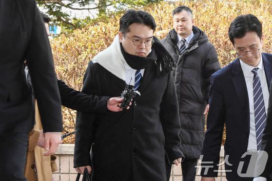 내란 우두머리 혐의로 체포된 윤석열 대통령에 대한 영장실질심사가 열리는 18일 오후 서울 마포구 서울서부지방법원에 차정현 고위공직자범죄수사처(공수처) 부장검사가 도착하고 있다.(공동취재) 2025.1.18/뉴스1 ⓒ News1 민경석 기자