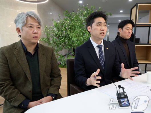 대한배드민턴협회장 선거에 출마한 올림픽 금메달리스트 출신 김동문 원광대 스포츠과학부 교수가 20일 오전 서울 송파구 대한체육회 본관에서 기자간담회를 하고 있다. 2025.1.20/뉴스1 ⓒ News1 황기선 기자