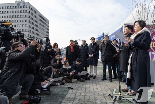 허은아 전 개혁신당 대표가 10일 오전 서울 여의도 국회 앞에서 열린 특별 기자회견에서 발언을 하고 있다. 2025.2.10/뉴스1 ⓒ News1 이재명 기자