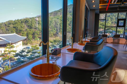 피로가 싹 사라지는 한방족욕장(한국관광공사 제공)