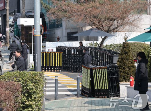 9일 서울 용산구 윤석열 대통령 관저 앞이 통제되고 있다.  2025.3.9/뉴스1 ⓒ News1 박세연 기자