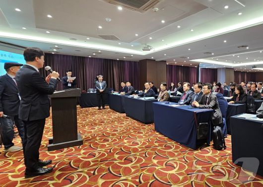 김영기 경기도의원이 9일 이비스 앰배서더 수원에서 열린 2025년도 경기도수의사회 정기총회에서 축사를 하고 있다. ⓒ 뉴스1 최서윤 기자