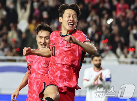 25일 오후 경기 수원월드컵경기장에서 열린 2026 국제축구연맹(FIFA) 북중미 월드컵 아시아 3차 예선 B조 8차전 대한민국과 요르단의 경기, 대한민국 이재성이 선제골을 넣고 기뻐하고 있다. 2025.3.25/뉴스1 ⓒ News1 김도우 기자