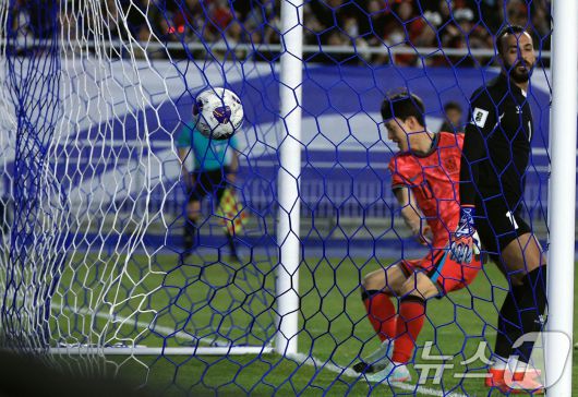 25일 오후 경기도 수원시 팔달구 수원월드컵경기장에서 열린 2026 국제축구연맹(FIFA) 북중미 월드컵 아시아 3차 예선 B조 8차전 대한민국과 요르단의 경기에서 전반 이재성이 선제골을 넣고 있다. 2025.3.25/뉴스1 ⓒ News1 박정호 기자