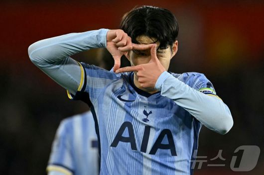 득점 후 세리머니를 하는 손흥민 ⓒ AFP=뉴스1