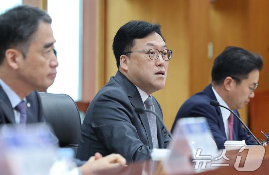 김병환 금융위원장이 9일 오전 서울 여의도 금융투자협회에서 열린 종합금융투자회사 CEO 간담회에서 인사말을 하고 있다. 2025.4.9/뉴스1 ⓒ News1 신웅수 기자