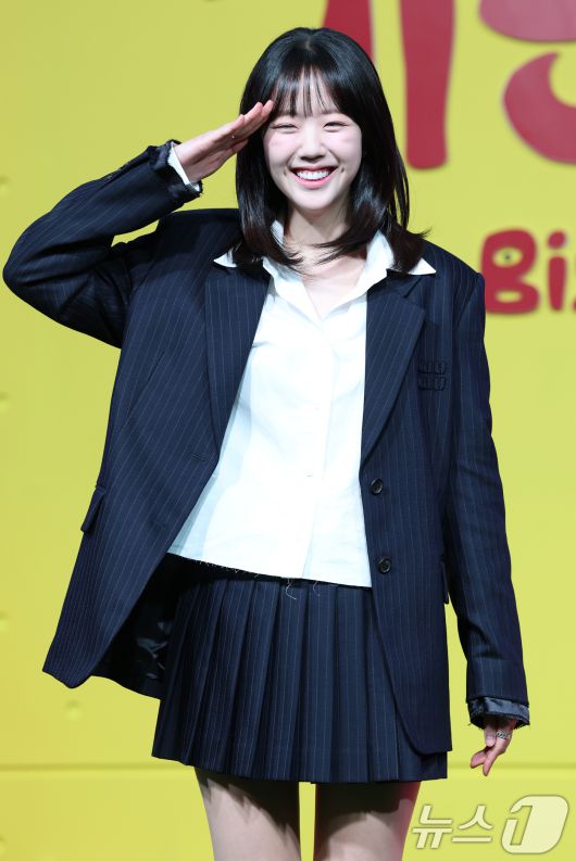 방송인 지예은이 15일 서울 종로구 JW메리어트 동대문 스퀘어 서울에서 열린 넷플릭스 새 예능 '대환장 기안장' 기자간담회에서 포즈를 취하고 있다. '대환장 기안장'은 기안적 낭만이 가득한 울릉도 기안장에서 기안84와 서포트 멤버 방탄소년단 진, 배우 지예은이 숙박객들과 펼치는 기상천외한 신개념 민박 버라이어티다. 2025.4.15/뉴스1 ⓒ News1 권현진 기자