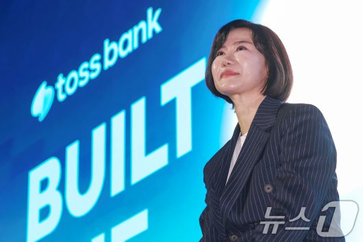 이은미 토스뱅크 대표가 16일 오전 서울 영등포구 여의도 페어몬트 호텔에서 열린 '토스뱅크 2025 미디어데이'에서 취재진의 질문에 답하고 있다. 2025.4.16/뉴스1 ⓒ News1 민경석 기자