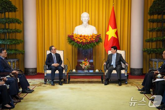 조태열 외교부 장관이 16일 베트남 하노이에서  르엉 끄엉 베트남 국가주석을 예방했다. 2025.04.16. (외교부 제공)