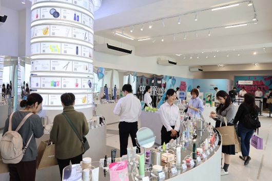 쿠팡이 18일 서울 성동구 성수동 복합문화공간 'XYZ서울'에서 개최한 '메가뷰티쇼 버추얼스토어' 쿠팡관. (쿠팡 제공)