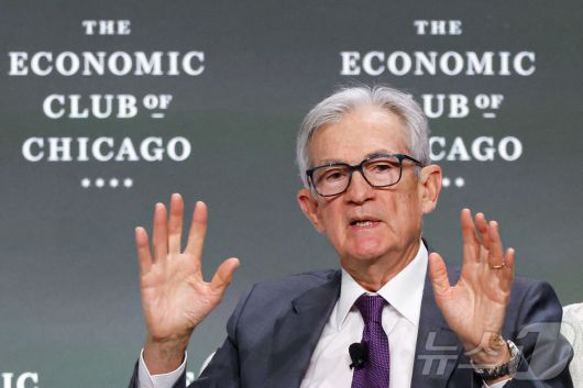 제롬 파월 미국 연방준비제도(연준) 의장이 16일(현지시간) 일리노이주 시카고의 시카고 경제클럽에 참석해 연설하고 있다.  ⓒ AFP=뉴스1 ⓒ News1 우동명 기자