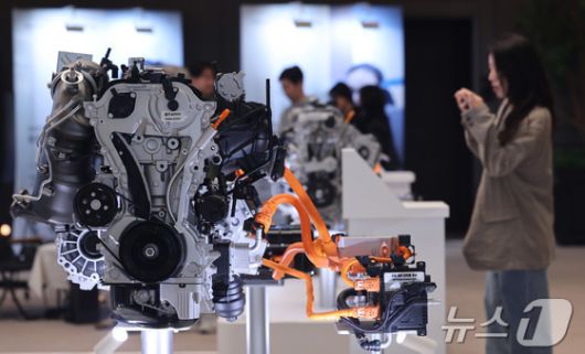 10일 서울 중구 크레스트72에서 열린 현대차그룹 차세대 하이브리드 시스템 테크 데이에서 차세대 하이브리드 시스템이 공개되고 있다. 2025.04.10./뉴스1 박지혜 기자