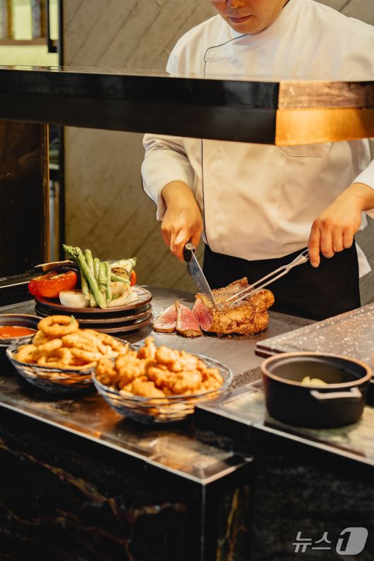 코트야드메리어트서울남대문 호텔의 뷔페 '모모카페'.(코트야드남대문 제공)