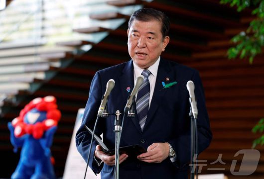 이시바 시게루 일본 총리가 17일(현지시간) 미국과 첫 번째 관세 협상이 끝난 뒤 도쿄 총리 관저에서 취재진을 만나 “일본과 미국 간에는 여전히 입장에 간극이 있다”고 말하고 있다. 2025.04.17 ⓒ AFP=뉴스1 ⓒ News1 우동명 기자