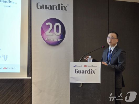 김홍기 제네웰 연구사업개발(R&BD) 본부장이 22일 서울시 중구 플라자호텔에서 열린 '가딕스' 출시 20주년 간담회에서 발표를 하고 있다. 2025. 4. 22/뉴스1 황진중 기자