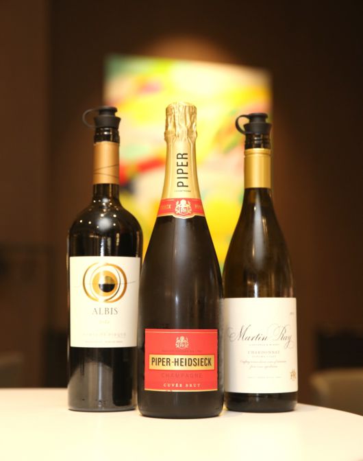 시음 와인 3종(왼쪽부터)알비스, 파이퍼하이직뀌베브뤼, 마틴레이소노마코스타샤르도네.(아영FBC 제공)