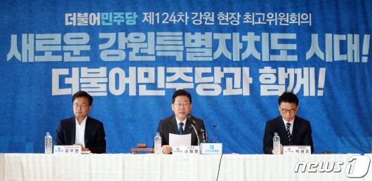 이재명 더불어민주당 대표가 23일 오후 강원 강릉시 강릉세인트컨벤션웨딩홀에서 열린 강원 현장 최고위원회의에서 모두발언을 하고 있다. 2023.6.23/뉴스1 ⓒ News1 황기선 기자