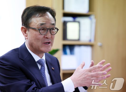 송치영 소상공인연합회장이 15일 서울 영등포구 소상공인연합회에서 뉴스1과 인터뷰를 하고 있다. 2025.4.15/뉴스1 ⓒ News1 오대일 기자