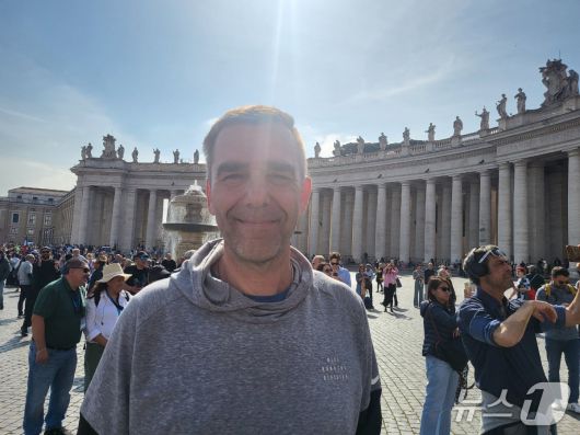 성 베드로 광장에서 만난 독일 출신의 관광객 피터(58) ⓒ News1 김지완 기자