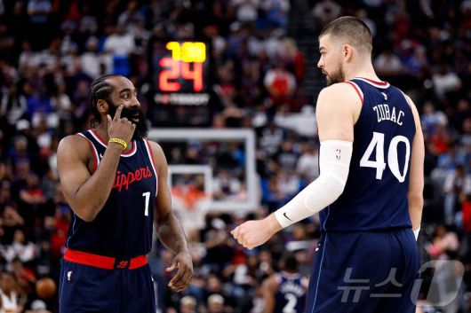 LA 클리퍼스가 덴버를 꺾고 PO 1라운드에서 2승 1패로 앞서나갔다. ⓒ AFP=뉴스1