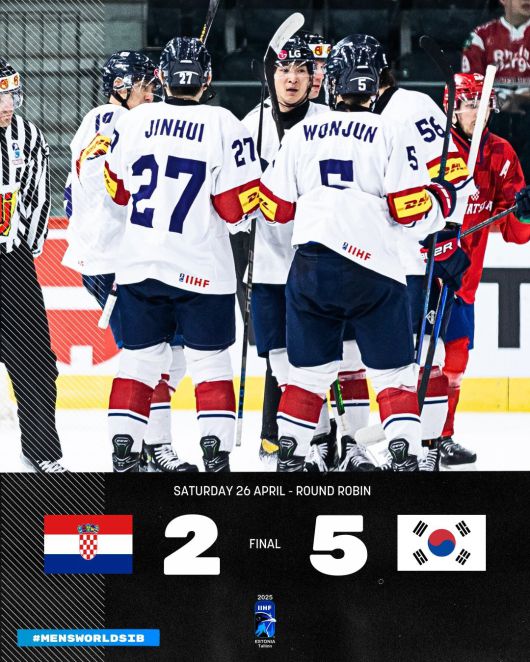 한국 아이스하키 대표팀이 세계선수권대회에서 크로아티아를 5-2로 꺾었다.(IIHF SNS 캡처)