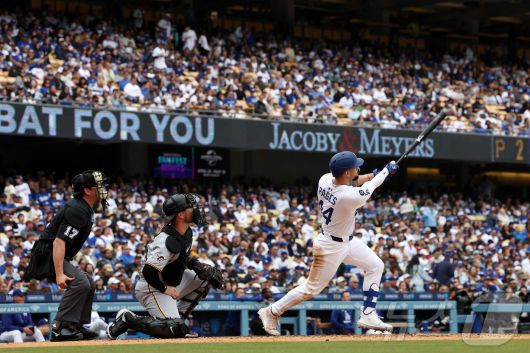 LA 다저스 앤디 파헤스는 28일(한국시간) 열린 메이저리그 피츠버그 파이리츠전에서 5타수 4안타(1홈런) 4타점으로 활약했다. ⓒ AFP=뉴스1