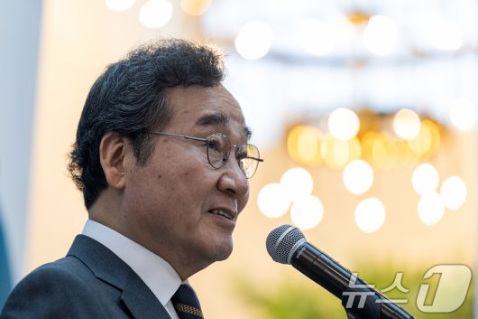 이낙연 새미래민주당 상임고문이 17일 용산구 전쟁기념관에서 열린 개헌연대 국민대회에서 발언하고 있다. 2025.4.17/뉴스1 ⓒ News1 이승배 기자