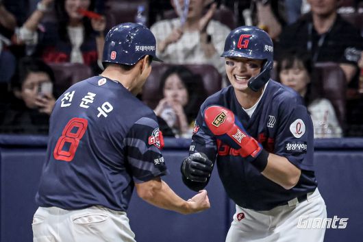 롯데 자이언츠는 29일 열린 KBO리그 고척 키움 히어로즈전에서 장단 17안타를 몰아쳐 9-3으로 이겼다. (롯데 자이언츠 제공)