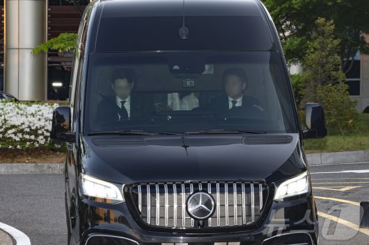 도널드 트럼프 미국 대통령의 장남 트럼프 주니어가 탑승항 차량이 29일 오후 서울 강서구 서울김포비즈니스항공센터에서 이동하고 있다.  (공동취재) 2025.4.29/뉴스1 ⓒ News1 장수영 기자