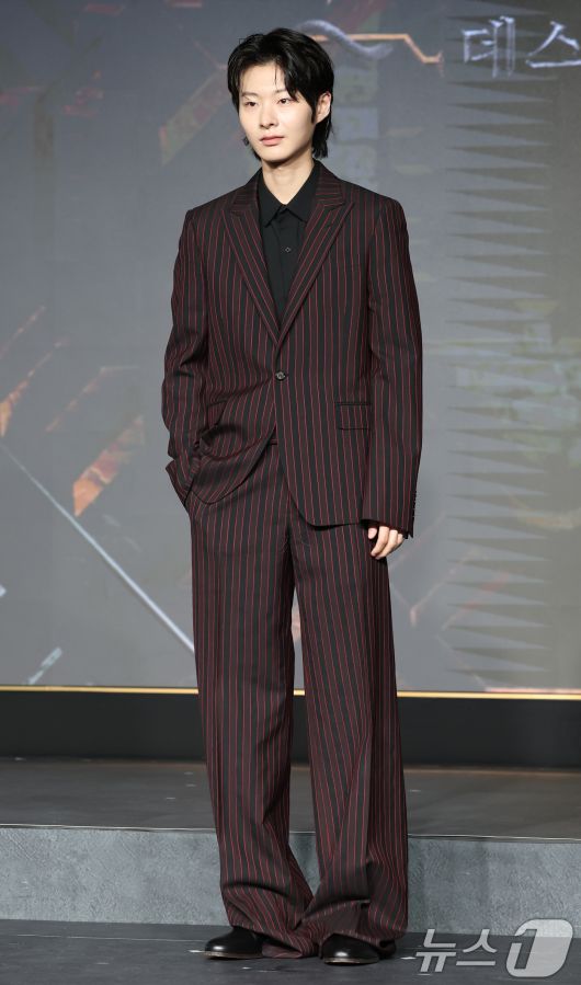 모델 최현준이 29일 서울 마포구 호텔 나루 서울 엠갤러리에서 열린 넷플릭스 ‘데블스 플랜: 데스룸’ 제작발표회에 참석해 포즈를 취하고 있다. ‘데블스 플랜’은 다양한 직업군의 플레이어가 7일간 합숙하며 최고의 브레인을 가리는 두뇌 서바이벌 게임 프로그램이다. 2025.4.29/뉴스1 ⓒ News1 권현진 기자