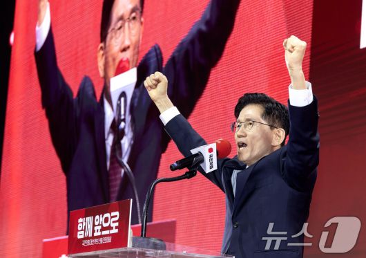 김문수 국민의힘 대통령 후보가 3일 경기 고양시 킨텍스에서 열린 5차 전당대회에서 최종 후보로 확정된 뒤 수락연설을 하고 있다. (공동취재) 2025.5.3/뉴스1 ⓒ News1 김민지 기자