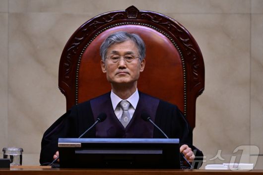 조희대 대법원장이 1일 오후 서울 서초구 대법원에서 이재명 더불어민주당 대통령 후보의 공직선거법 위반 사건 상고심 선고를 위해 재판을 준비하고 있다. 2025.5.1/뉴스1 ⓒ News1 사진공동취재단