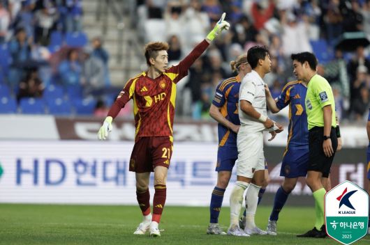 울산 HD 조현우 골키퍼가 5일 열린 2025시즌 K리그1 12라운드 포항 스틸러스전에서 종료 직전 페널티킥을 막아냈다. (한국프로축구연맹 제공)