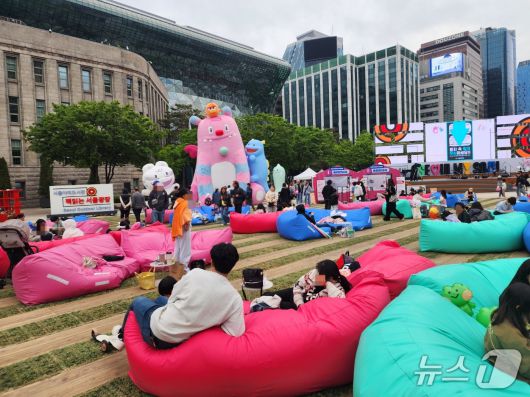 5일 어린이날을 맞아 서울시 서울광장에서 '책읽는 서울광장' 행사가 열리고 있다. 2025.05.05/ⓒ 뉴스1 권진영 기자