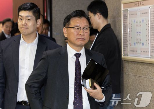 이양수 국민의힘 사무총장이 7일 오후 서울 여의도 국회에서 열린 비상대책위원회의·선거관리위원회의를 마친 후 회의장을 나서고 있다. 국민의힘은 황우여 선관위원장이 사퇴하면서 이양수 사무총장이 선관위원장에 위촉됐다고 밝혔다. 2025.5.7/뉴스1 ⓒ News1 이재명 기자