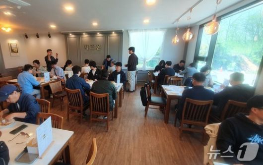 지난 3일 임실군 치즈마을에서 피자만들기 체험이 진행되고 있다. 뉴스1 ⓒ News1 조용훈 기자