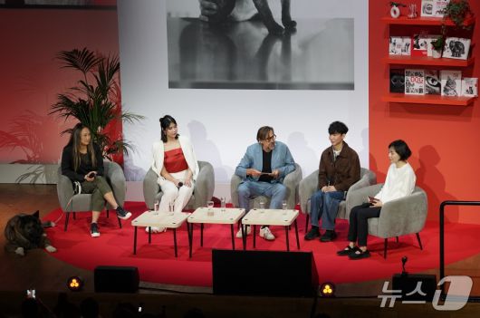 원샷한솔(왼쪽 네 번째)이 2025 로얄캐닌 벳 심포지엄'에 참석해 의견을 나누고 있다(로얄캐닌 제공). ⓒ 뉴스1