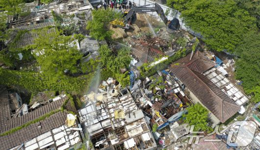 서울 마지막 달동네인 노원구 중계본동 '백사마을'이 8일 오전 철거 작업을 하고 있다. (공동취재) 2025.5.8/뉴스1 ⓒ News1 김성진 기자