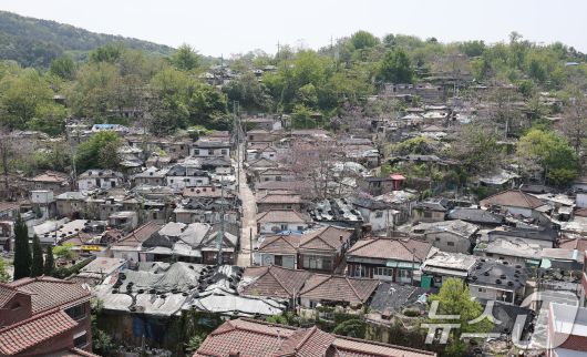 서울 마지막 달동네인 노원구 중계본동 '백사마을'이 철거된다. 사진은 8일 오전 서울 노원구 백사마을의 모습. 2025.5.8/뉴스1 ⓒ News1 김성진 기자