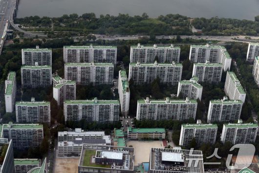 사진은 이날 서울 송파구 장미아파트 전경. /뉴스1 ⓒ News1 박세연 기자